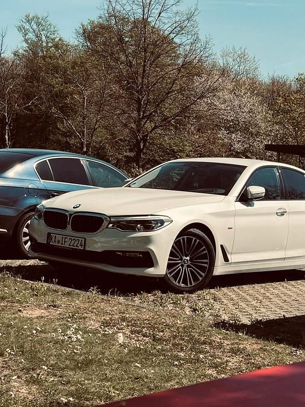 Weiß Gebraucht 2018 BMW 525 Limousine | 22.500 € (Fairer Preis) - Bild 1/4