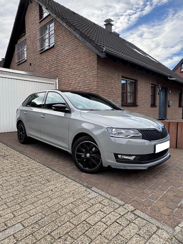 Grau Gebraucht 2018 Skoda Rapid Monte Carlo Kombi | 7.990 € (Fairer Preis) - Bild 1/4