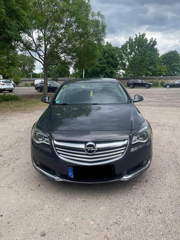 Grau Gebraucht 2013 Opel Insignia Limousine | 6.800 € (Fairer Preis) - Bild 1/4