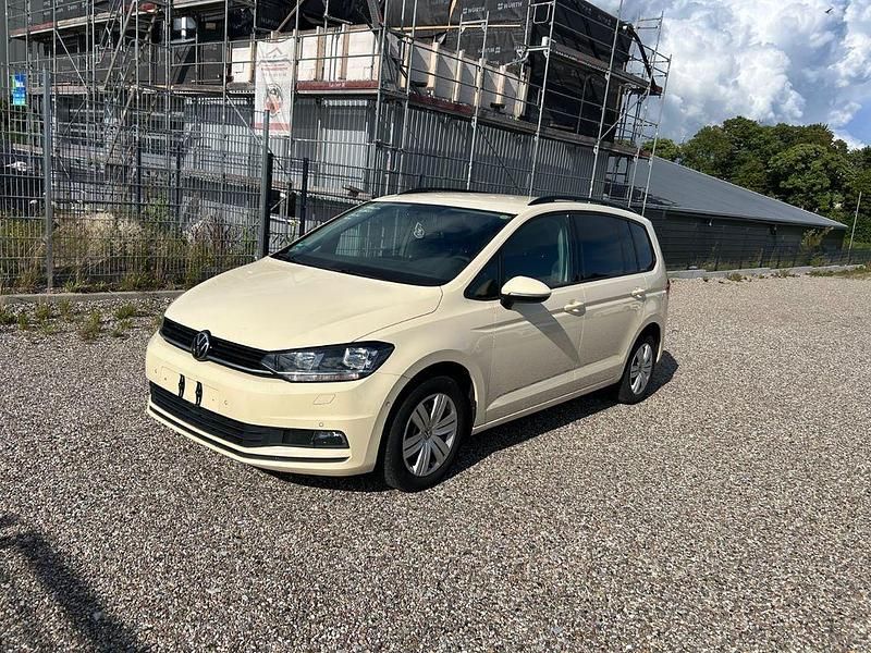 Beige Gebraucht 2021 VW Touran Van / Kleinbus | 8.999 € - Bild 1/4