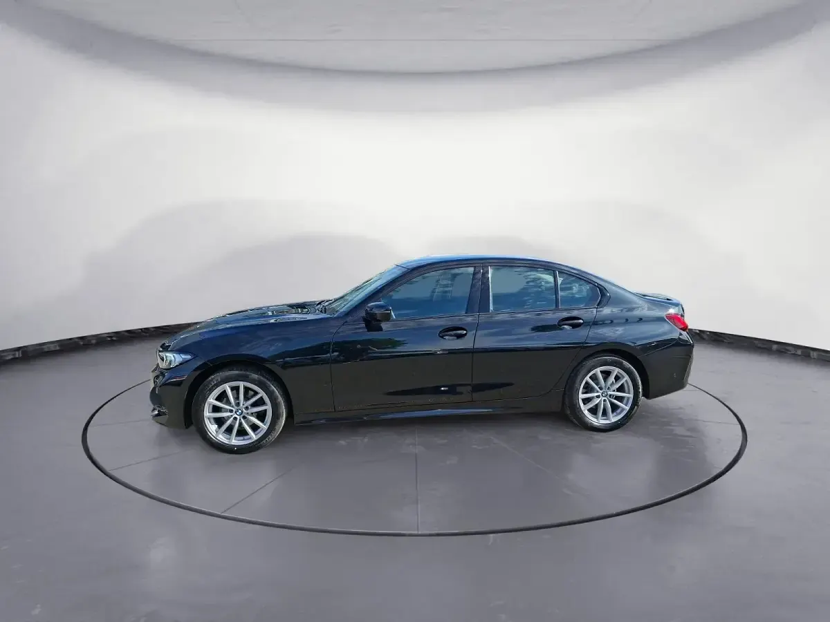 Gebraucht BMW 318 156 PS (114 kW) 2023 Limousine