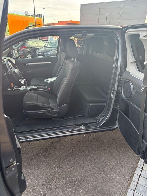 Gebraucht Toyota HiLux Basis 204 PS (150 kW) 2020 Marlingrau metallic Pickup