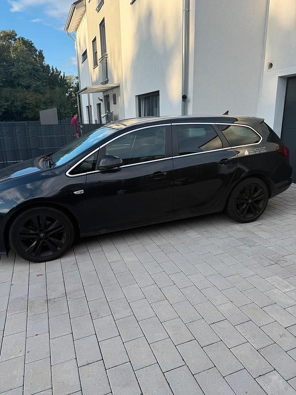 Gebraucht Opel Astra 110 PS (80 kW) 2014 Schwarz Kombi