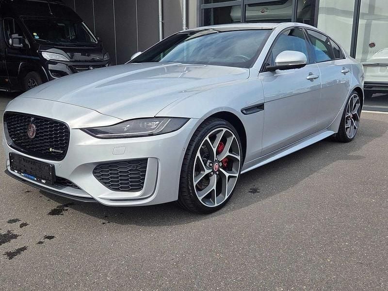 Silber metallic (metallic) Gebraucht 2019 Jaguar XE R-Dynamic Limousine | 19.880 € (Fairer Preis) - Bild 1/4
