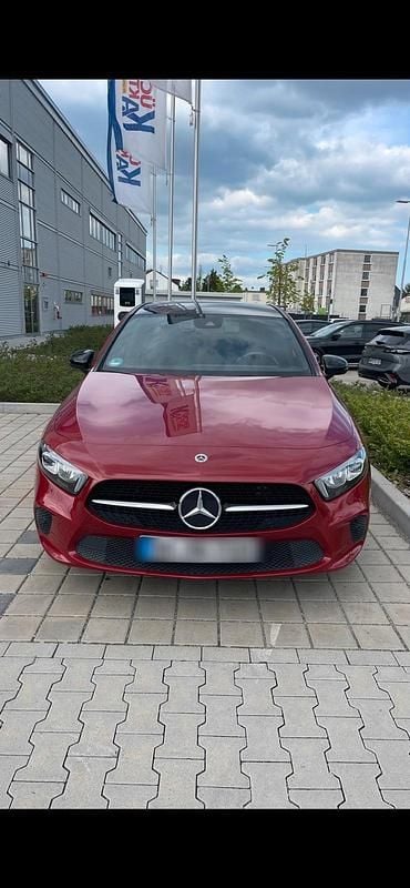 Gebraucht Mercedes A250 Night 160 PS (117 kW) 2021 Rot Limousine