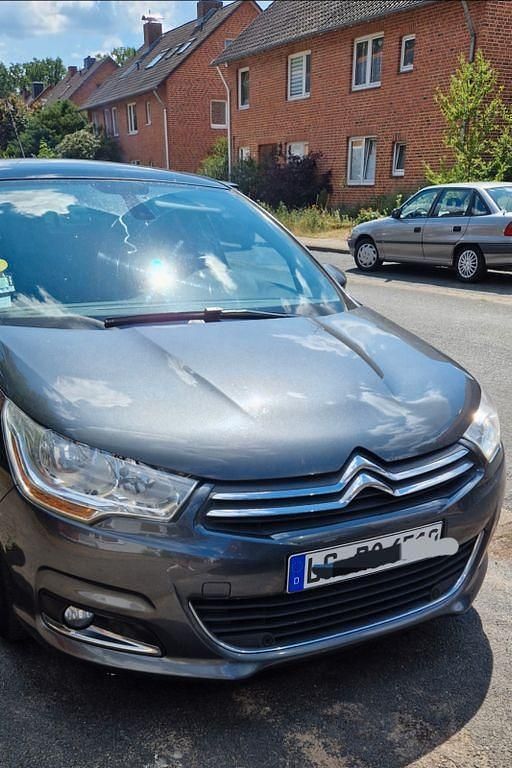 Grau Gebraucht 2011 Citroën C4 Exclusive Limousine | 4.900 € (Fairer Preis) - Bild 1/4