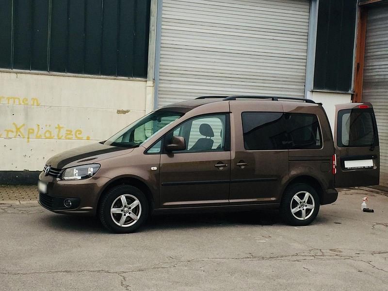 Gebraucht VW Caddy 102 PS (75 kW) 2011 Braun Van / Kleinbus