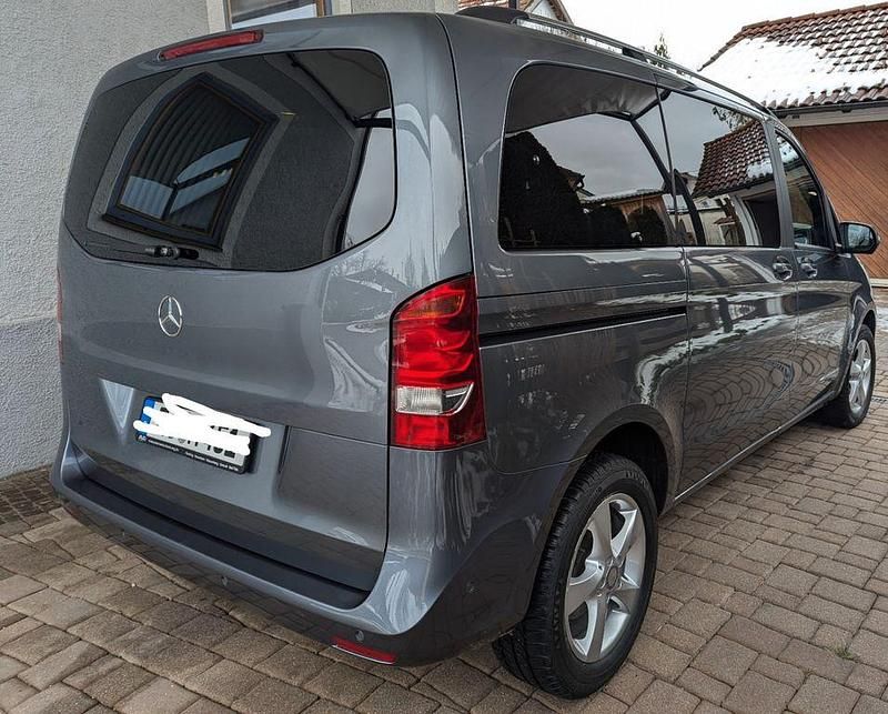 Grau Gebraucht 2017 Mercedes V250 Edition Van / Kleinbus | 36.900 € (Superpreis) - Bild 1/4