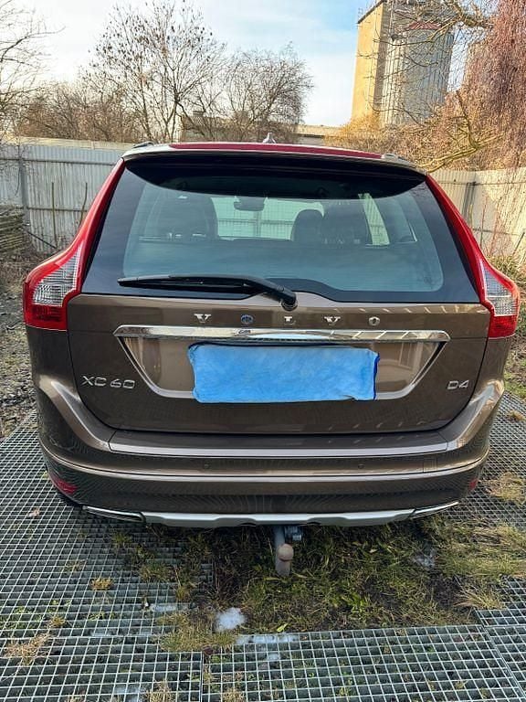 Gebraucht Volvo XC60 Momentum 190 PS (139 kW) 2017 Braun SUV