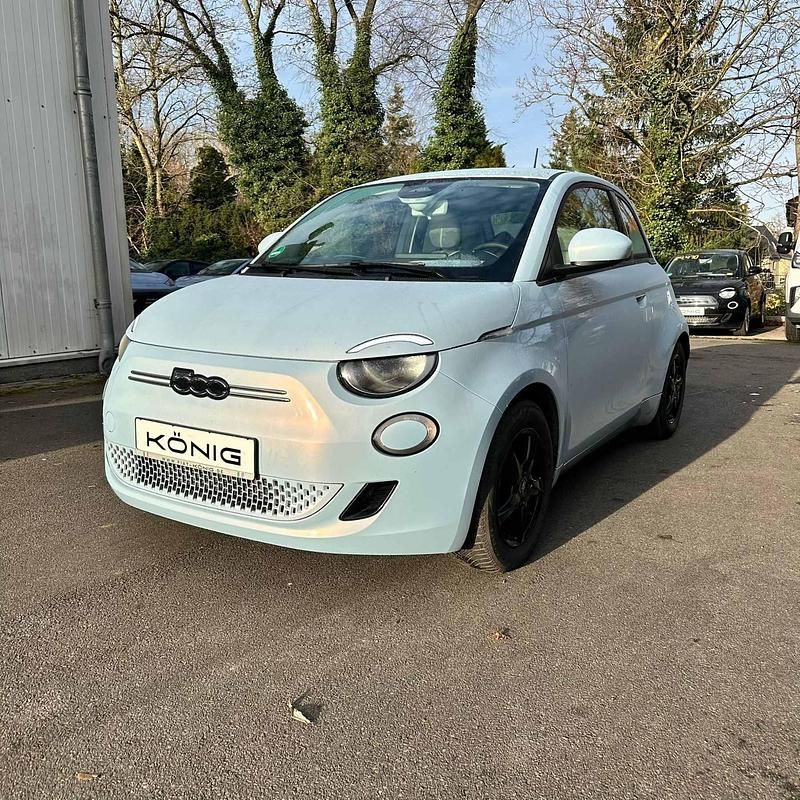 Blau Gebraucht 2021 Fiat 500e Icon Kleinwagen | 16.048 € - Bild 1/4