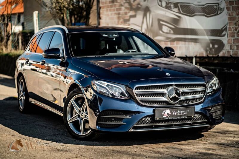 Blau Gebraucht 2019 Mercedes E300 AMG Limousine | 25.900 € (Superpreis) - Bild 1/4