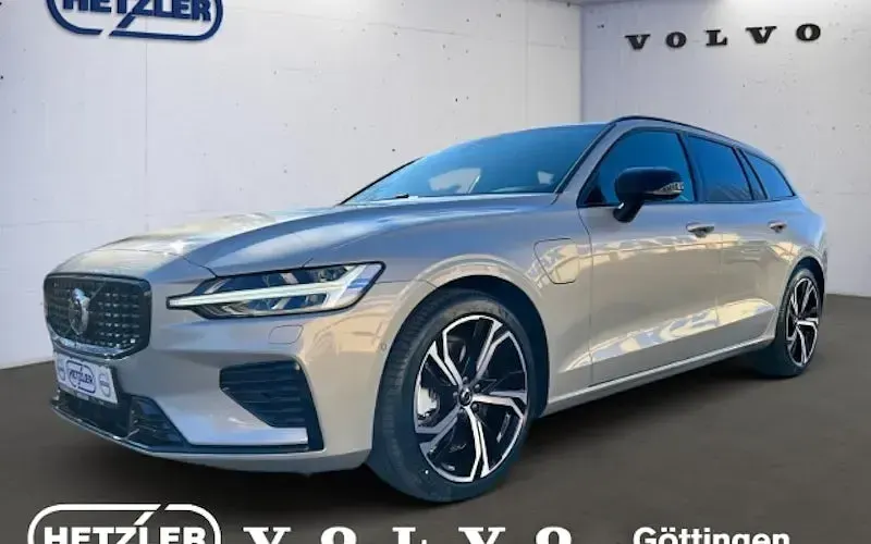 Usata Volvo V60 Plus 455 CV (334 kW) 2025 Argento Station wagon