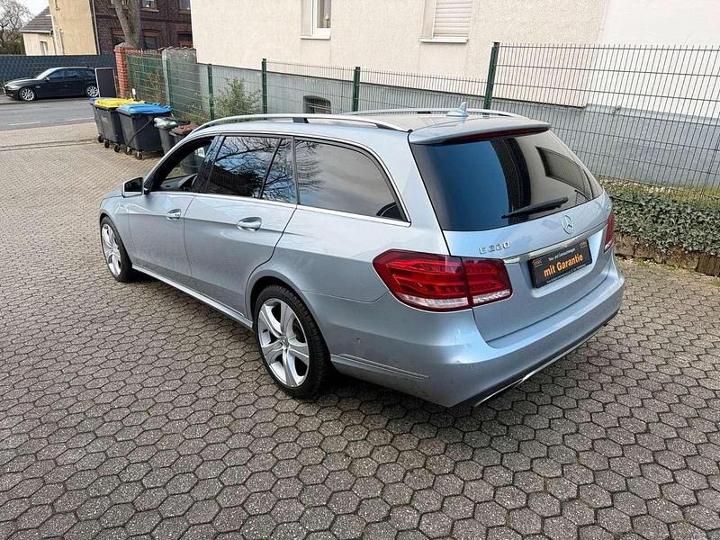 Gebraucht Mercedes E220 170 PS (125 kW) 2013 Diamantsilber Kombi