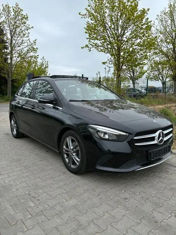 Gebraucht Mercedes B180 116 PS (85 kW) 2019 Schwarz Van / Kleinbus