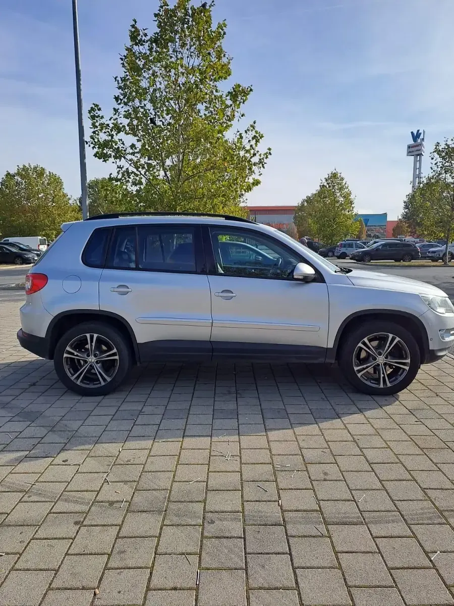 Gebraucht VW Tiguan 140 PS (102 kW) 2009 Silber SUV