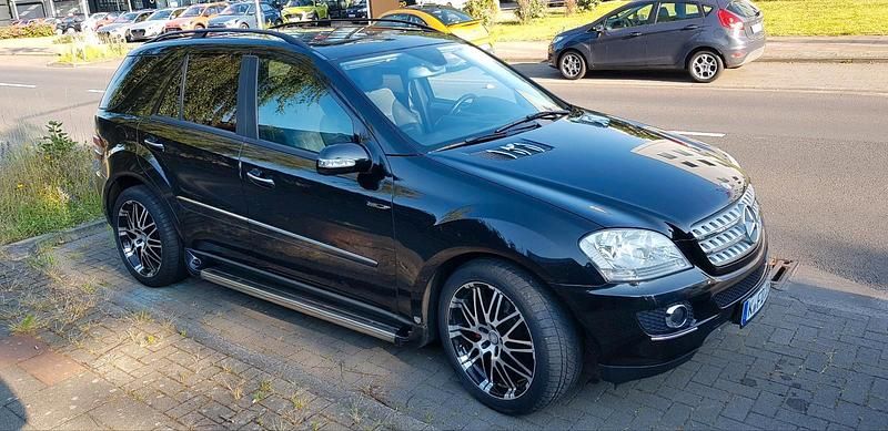 Gebraucht Mercedes ML350 278 PS (204 kW) 2005 Schwarz SUV