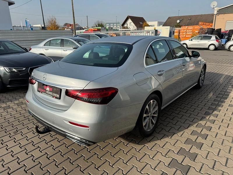 Gebraucht Mercedes E200 160 PS (117 kW) 2021 Silber Limousine