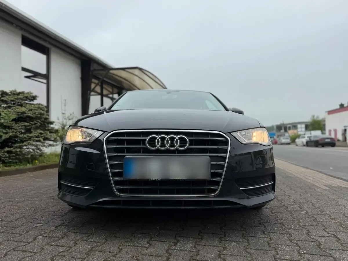 Second-hand Audi A3 S-Line 110 CP (80 kW) 2015 Negru Hatchback