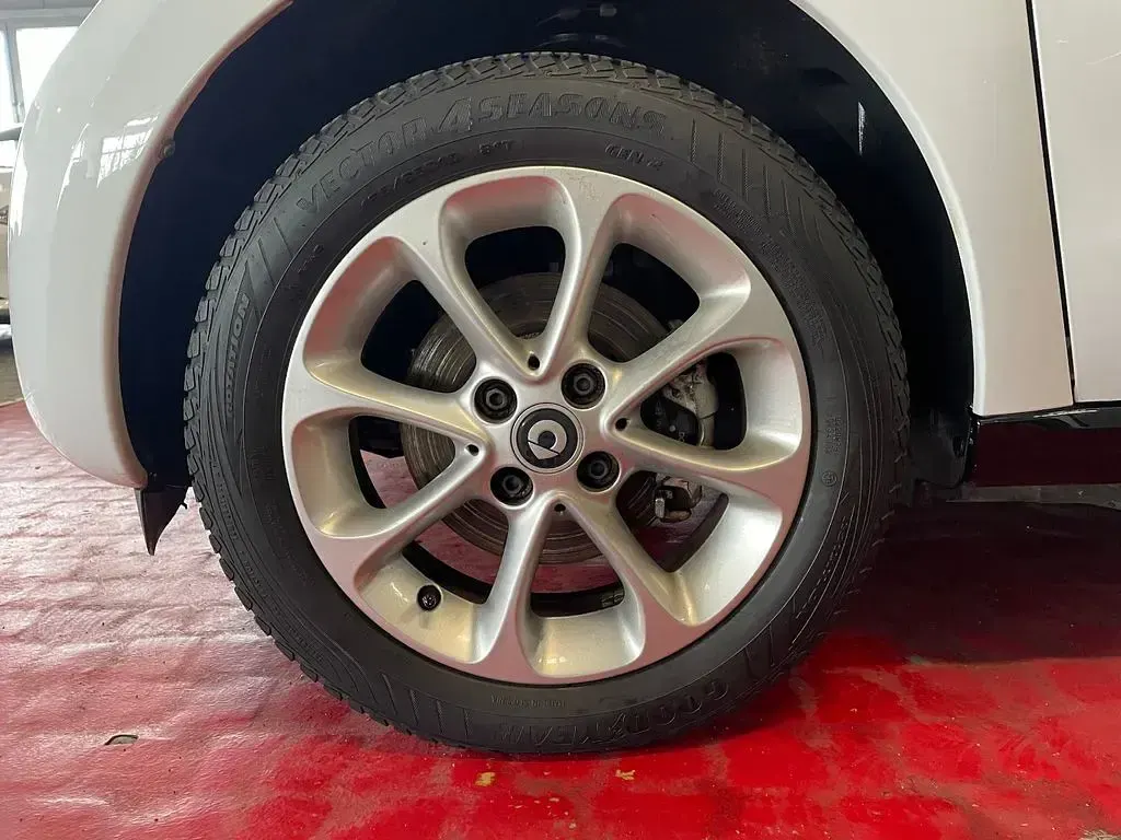 Gebraucht Smart ForFour Electric Drive Passion 60 kW (82 PS) 2018 Weiß Limousine