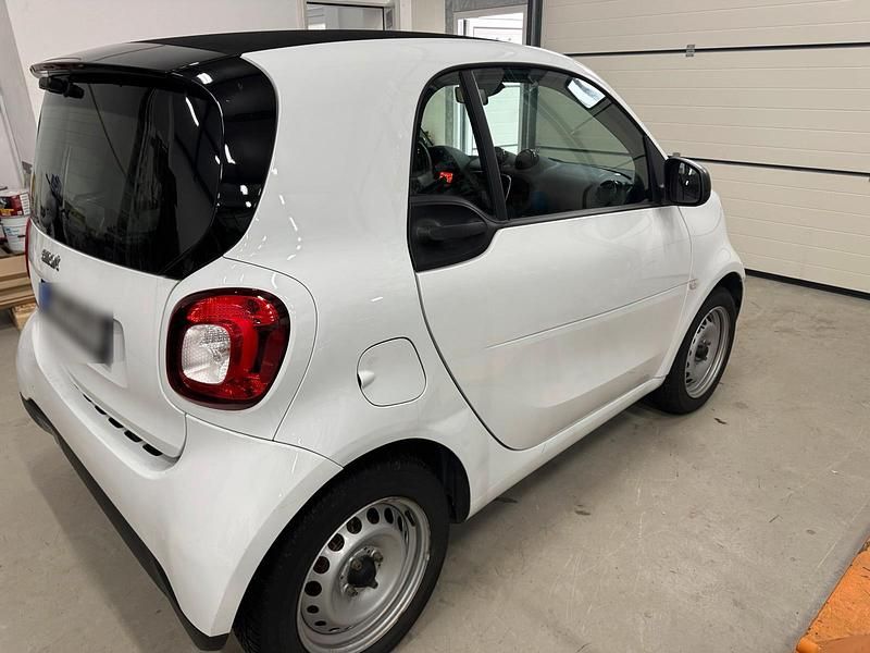 Gebraucht Smart ForTwo Coupé 62 kW (85 PS) 2022 Weiß Kleinwagen