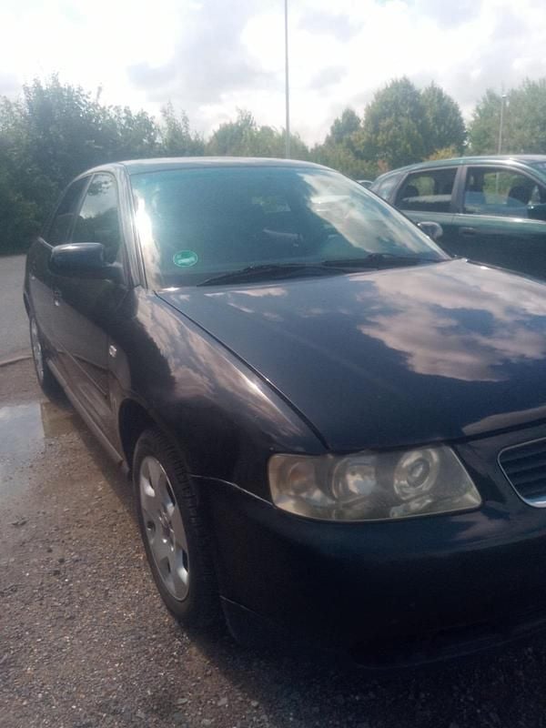 Schwarz Gebraucht 2003 Audi A3 Kleinwagen | 950 € (Superpreis) - Bild 1/4
