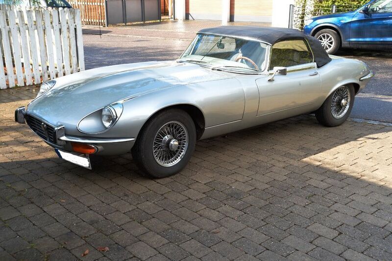 Silber Gebraucht 1975 Jaguar E-Type Cabrio | 98.000 € - Bild 1/4