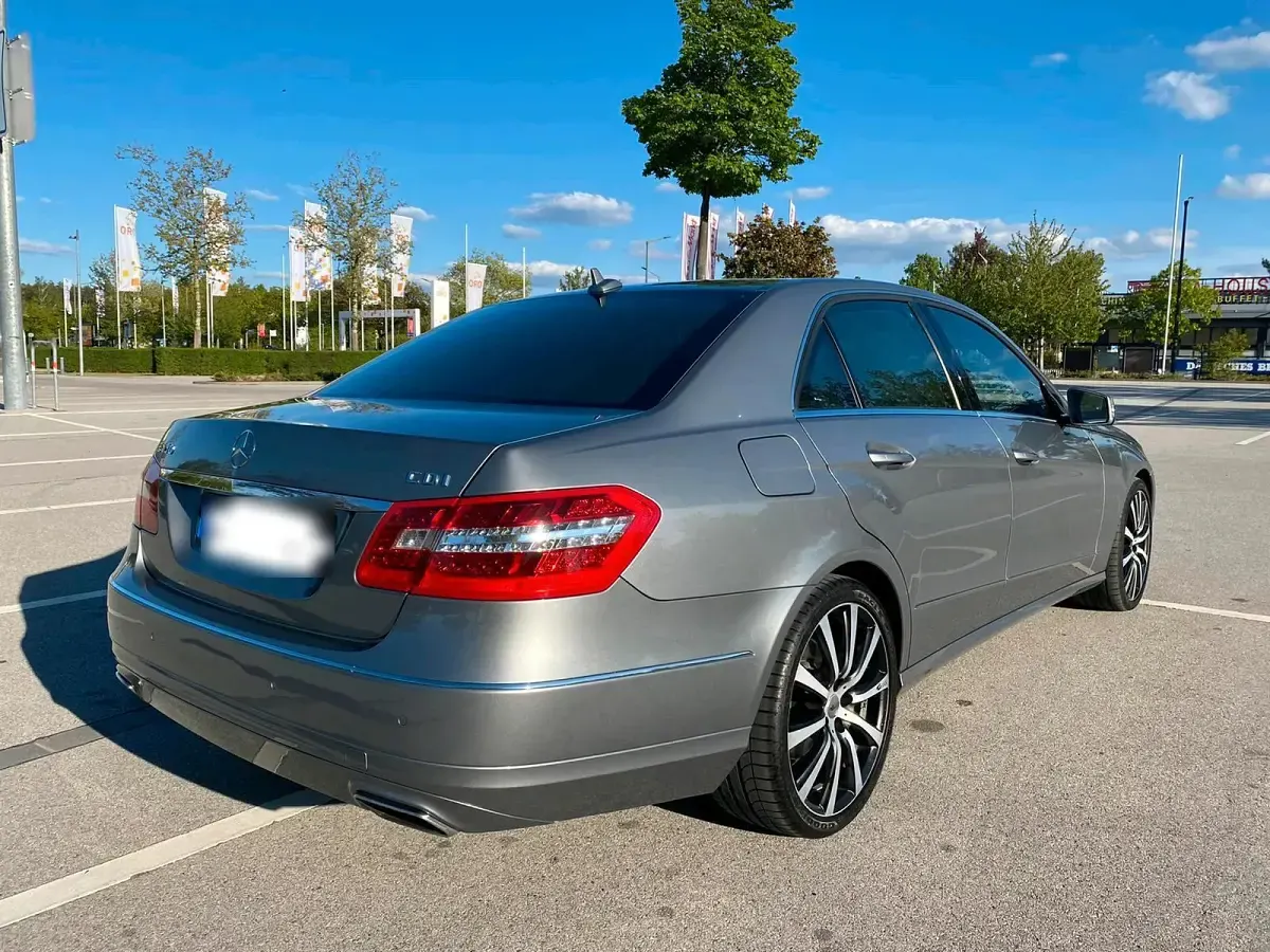 Gebraucht Mercedes E350 Avantgarde 265 PS (194 kW) 2012 Grau Limousine