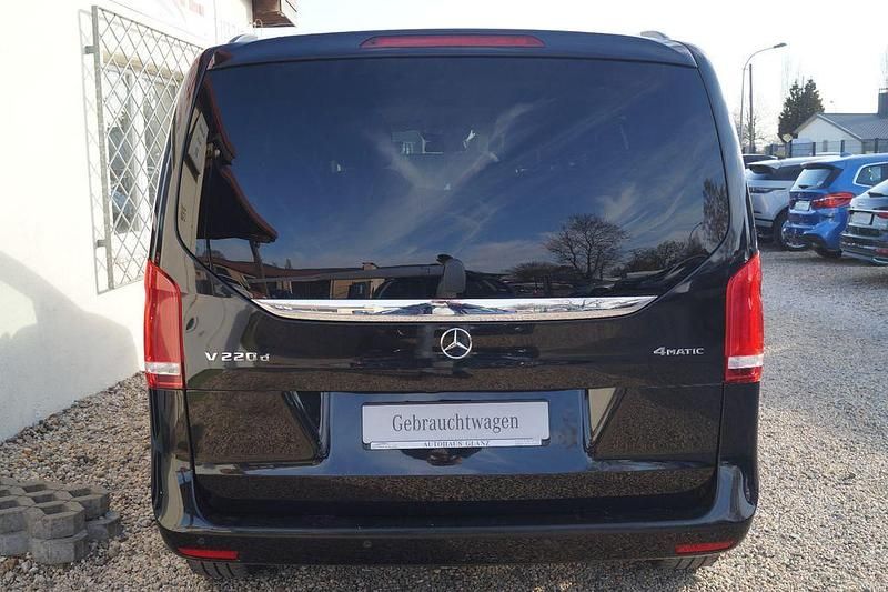 Gebraucht Mercedes V220 Avantgarde Edition 163 PS (119 kW) 2020 Obsidianschwarz metallic Van / Kleinbus