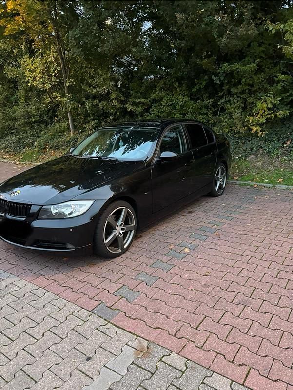 Gebraucht BMW 320 163 PS (119 kW) 2007 Schwarz Limousine