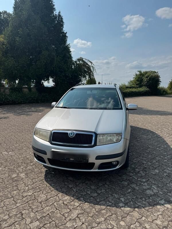 Silber Gebraucht 2005 Skoda Fabia Kombi | 1.599 € - Bild 1/4