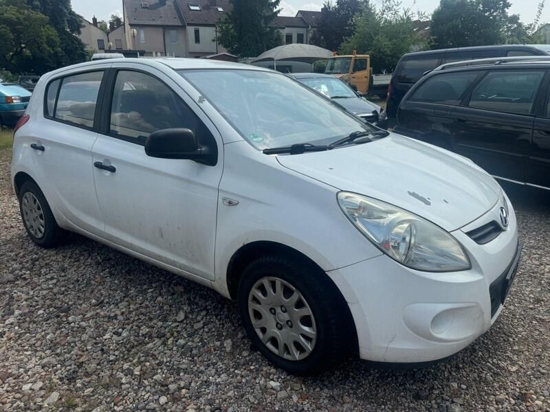 Weiß Gebraucht 2009 Hyundai i20 Classic Kleinwagen | 700 € - Bild 1/4