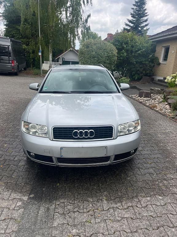 Silber Gebraucht 2004 Audi A4 Kombi | 800 € (Superpreis) - Bild 1/4