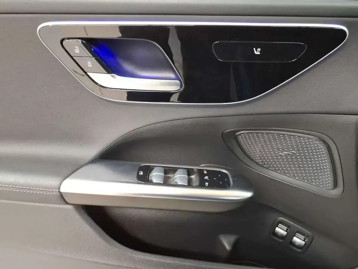 Gebraucht Mercedes C300e Avantgarde 204 PS (150 kW) 2023 Spektralblau metallic Kombi
