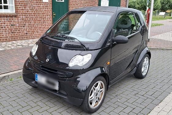 Schwarz Gebraucht 2003 Smart ForTwo Coupé Pure Kleinwagen | 900 € (Guter Preis) - Bild 1/4