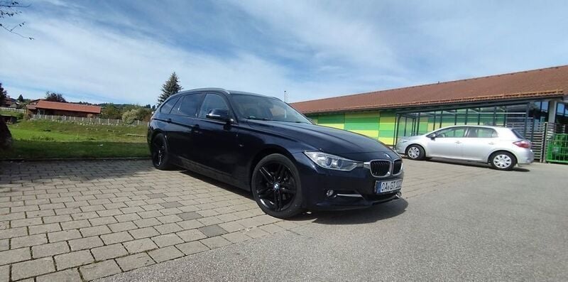 Blau Gebraucht 2014 BMW 318 Sport Line Kombi | 8.000 € (Guter Preis) - Bild 1/4