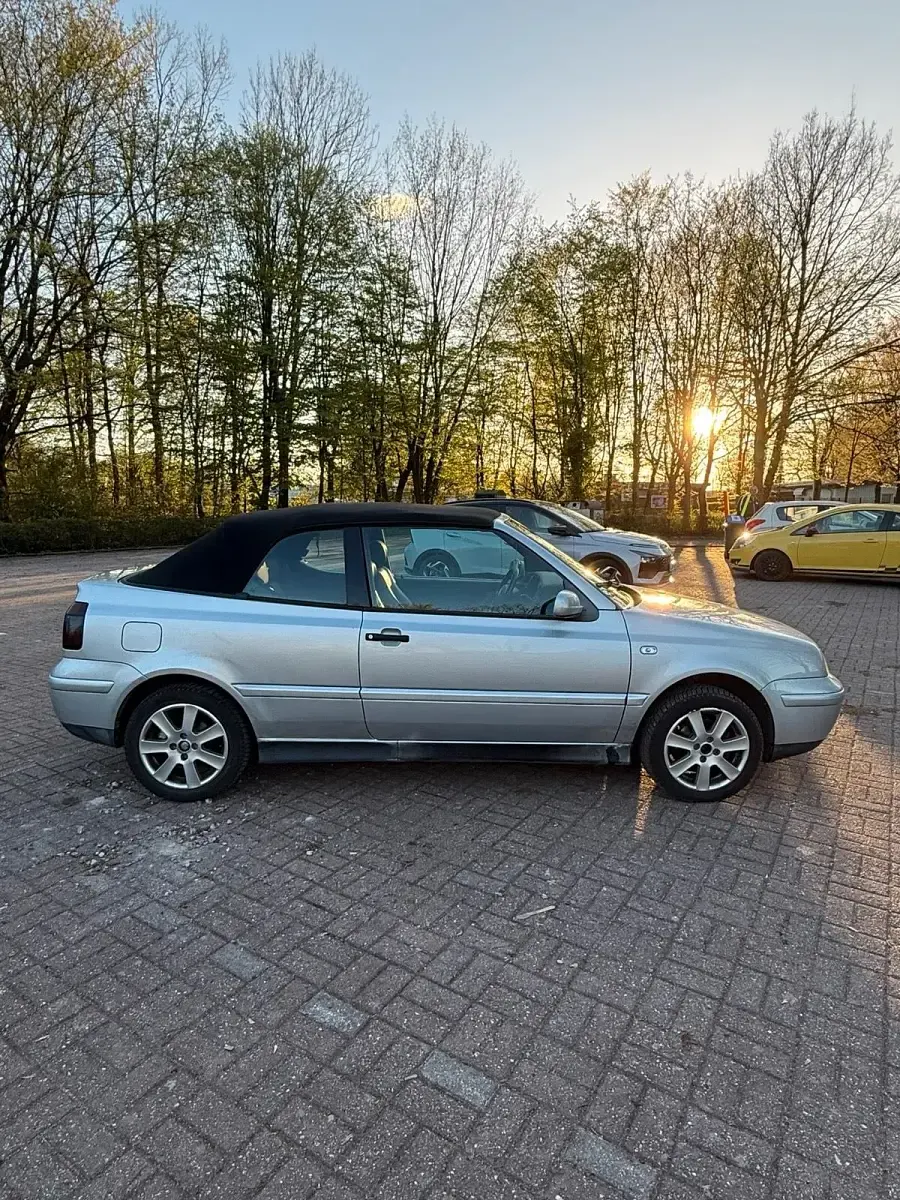 Gebraucht VW Golf 115 PS (84 kW) 2002 Silber Cabrio