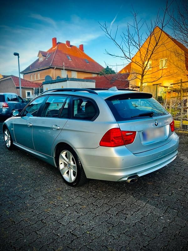 Gebraucht BMW 320 177 PS (130 kW) 2010 Kombi