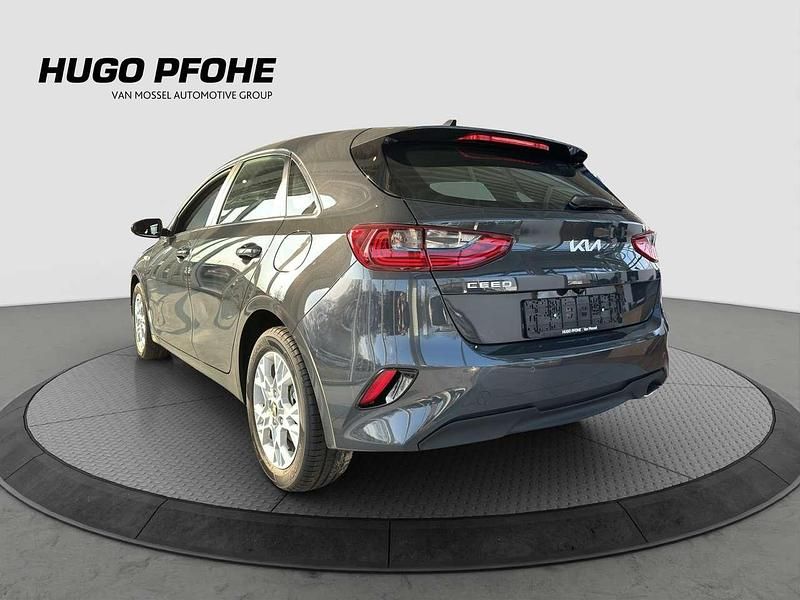 Gebraucht Kia Ceed Vision 101 PS (74 kW) 2025 Pentametal metallic Kleinwagen