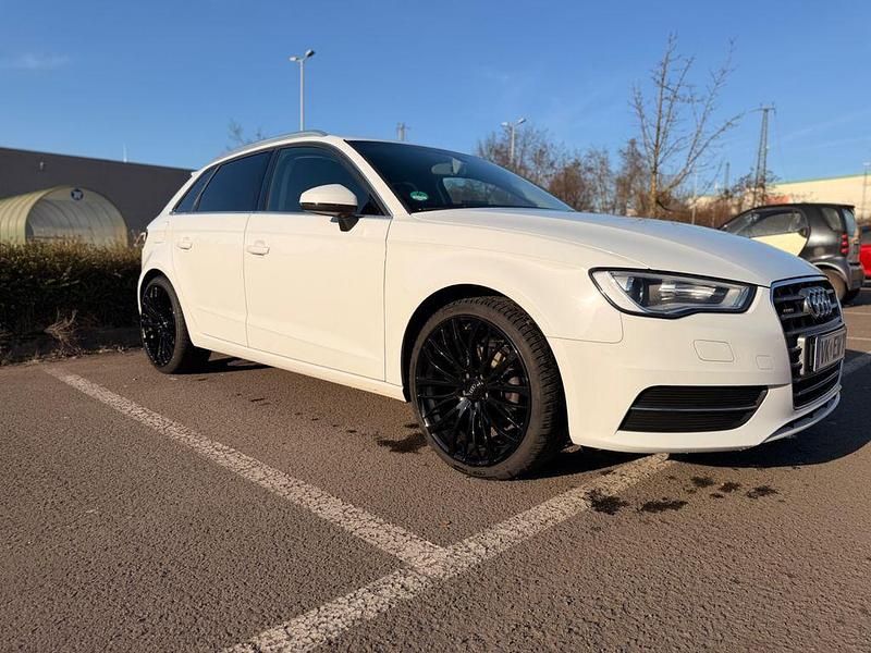 Gebraucht Audi A3 Ambiente 150 PS (110 kW) 2014 Weiß Limousine
