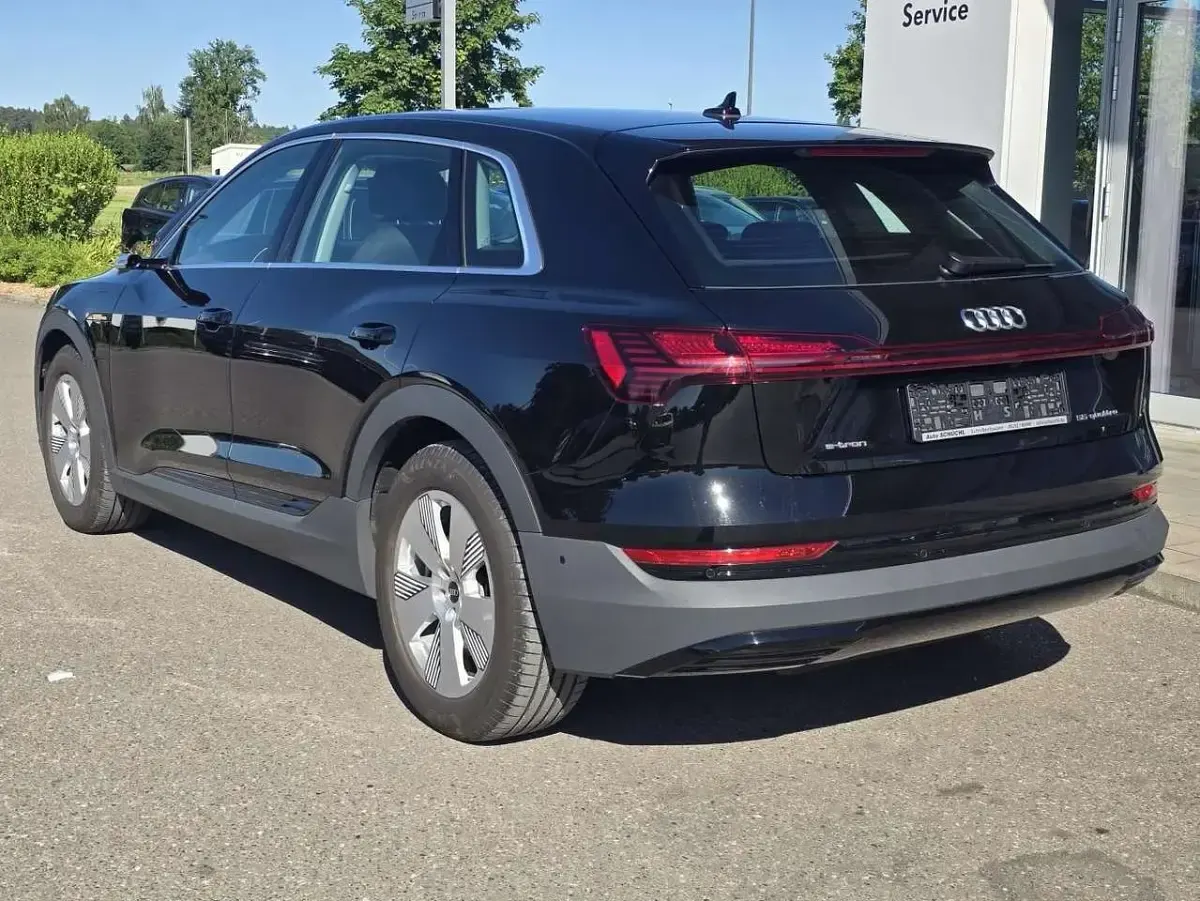 Gebraucht Audi e-tron 300 kW (408 PS) 2023 Schwarz SUV