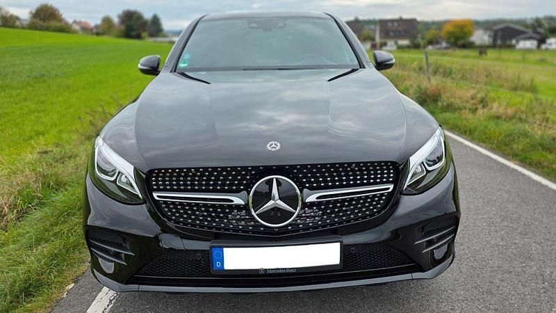 Schwarz Gebraucht 2019 Mercedes GLC250 AMG line Coupé | 37.000 € (Etwas zu teuer) - Bild 1/4