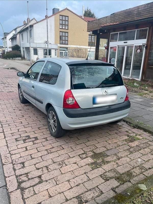 Gebraucht Renault Clio II 58 PS (42 kW) 2003 Silber Kleinwagen