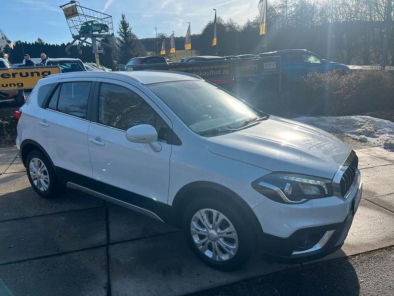 Weiß Gebraucht 2019 Suzuki SX4 S-Cross Comfort SUV | 15.695 € (Fairer Preis) - Bild 1/4
