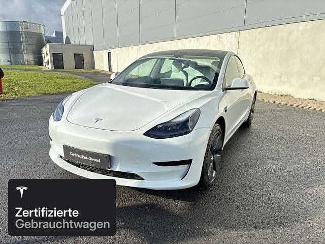 Weiß Gebraucht 2021 Tesla Model 3 RWD Limousine | 26.500 € (Fairer Preis) - Bild 1/4