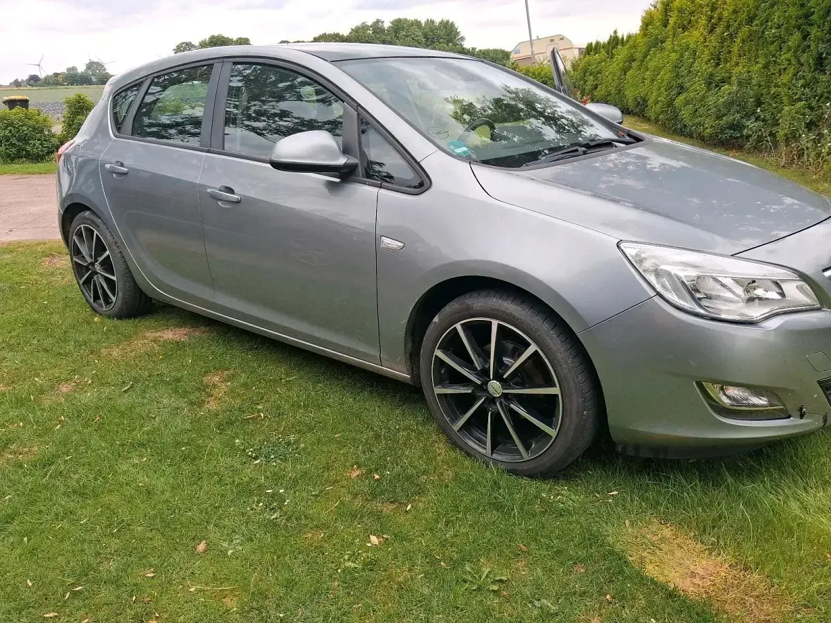 Gebraucht Opel Astra 120 PS (88 kW) 2011 Grau Kleinwagen