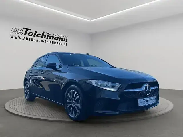 Gebraucht Mercedes A180 Business 116 PS (85 kW) 2021 Schwarz Limousine