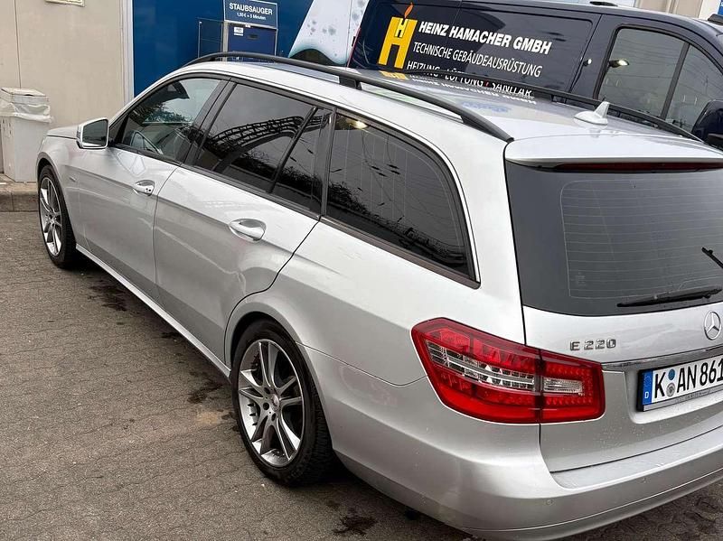 Gebraucht Mercedes E220 Elegance 170 PS (125 kW) 2013 Grau Kombi