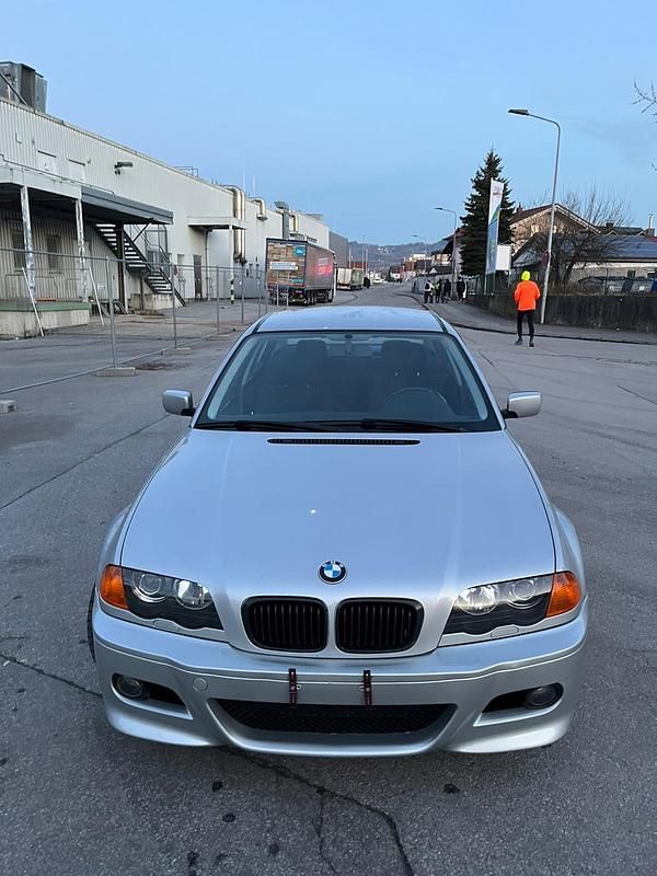 Grau Gebraucht 1999 BMW 323 Limousine | 1.880 € (Guter Preis) - Bild 1/4