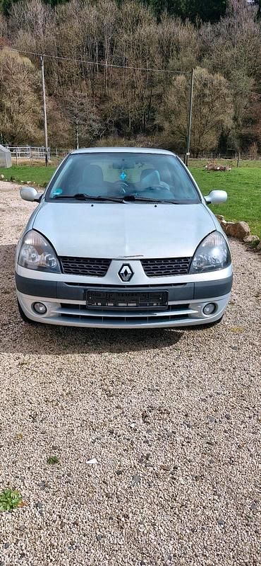 Gebraucht Renault Clio II 75 PS (55 kW) 2002 Kleinwagen