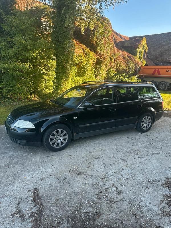 Schwarz Gebraucht 2002 VW Passat Kombi | 400 € (Superpreis) - Bild 1/4